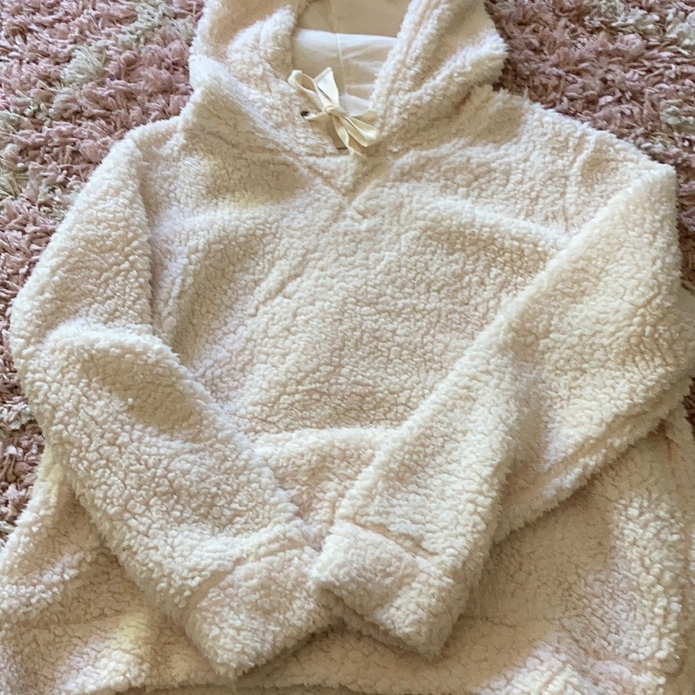 Cream coloured Sherpa, size medium in women’s